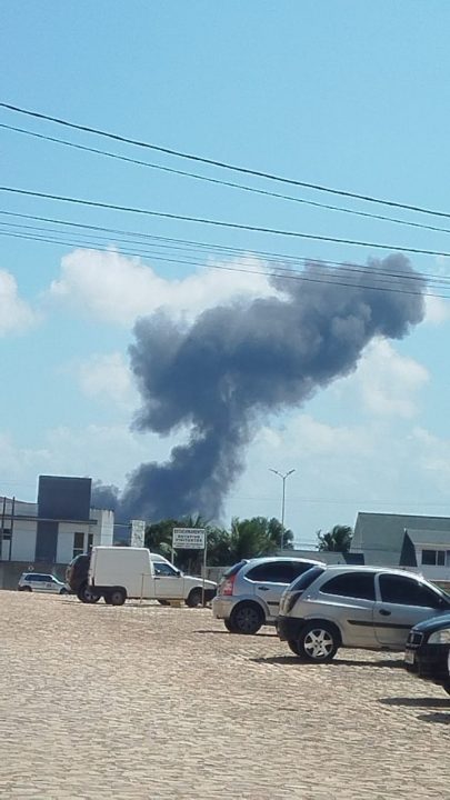 Vídeo: Avião da FAB cai em Parnamirim e causa incêndio; piloto sobrevive