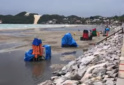 Chuvas da madrugada causam alagamento da área da engorda de Ponta Negra